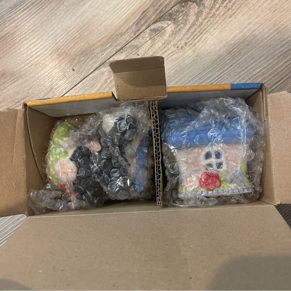 Vintage Looney Tunes Tweety Bird and Sylvester Salt & Pepper Shakers in box - Picture 3 of 4